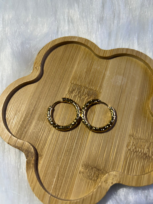Créoles dorée martelées en acier inoxydables 22 mm